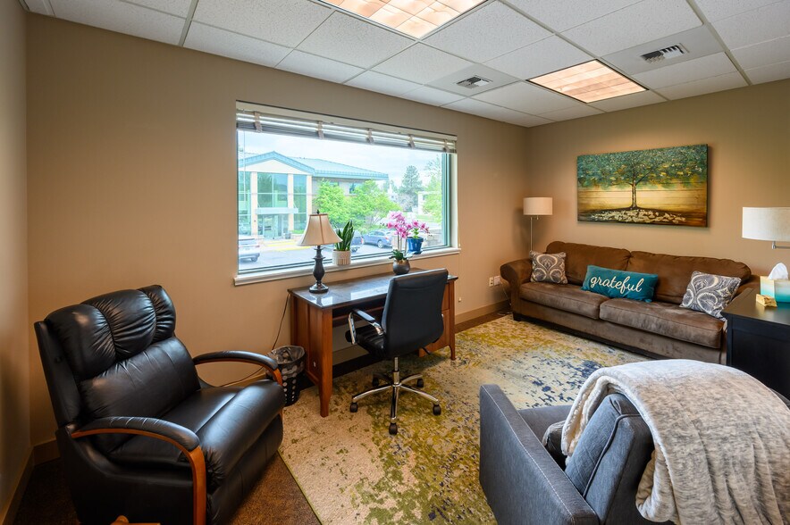 More Photos Of 296 SW Columbia St, Bend Office For Sale