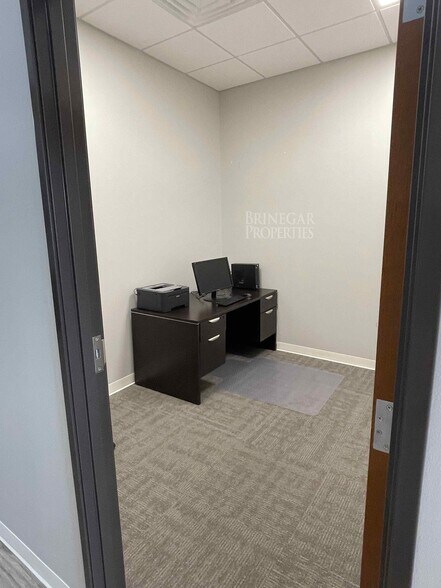 More Photos Of 9017 W State Highway 29, Liberty Hill Office For Sale