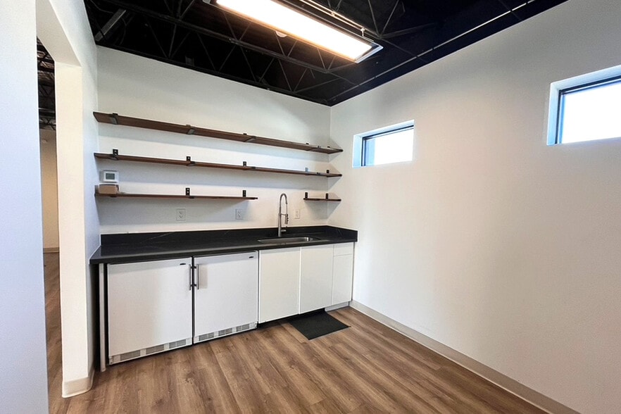 More Photos Of 1805 W Van Buren St, Phoenix Storefront Retail Office For Lease