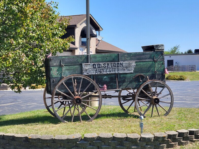 More Photos Of 5555 N Clark St, Monroe Center Restaurant For Sale