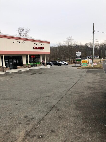 More Photos Of 48 Meriden Rd, Middlefield Storefront For Sale