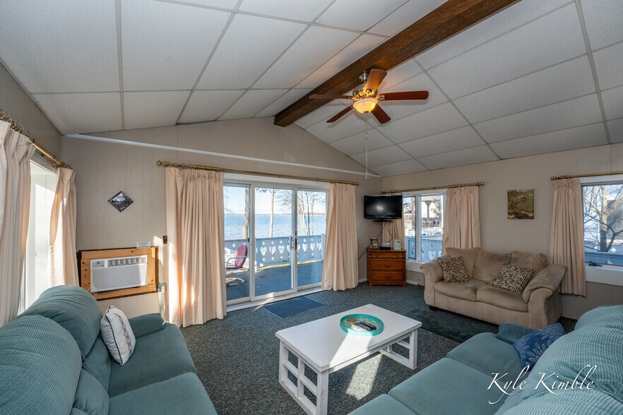 More Photos Of 104 W Houghton Lake Dr, Prudenville Hotel For Sale