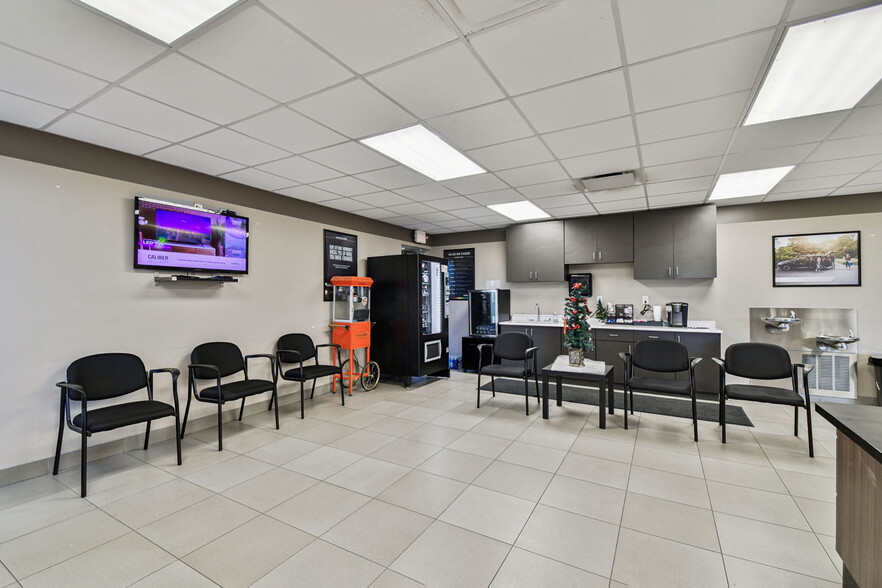 More Photos Of 4811 W Sligh Ave, Tampa Warehouse For Sale