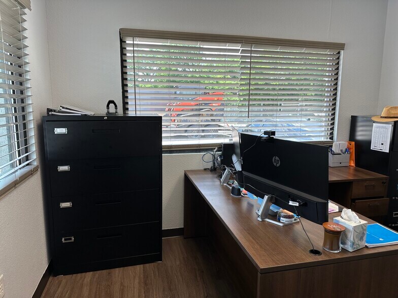 More Photos Of 1705 N Main St, Cleburne Auto Dealership For Lease