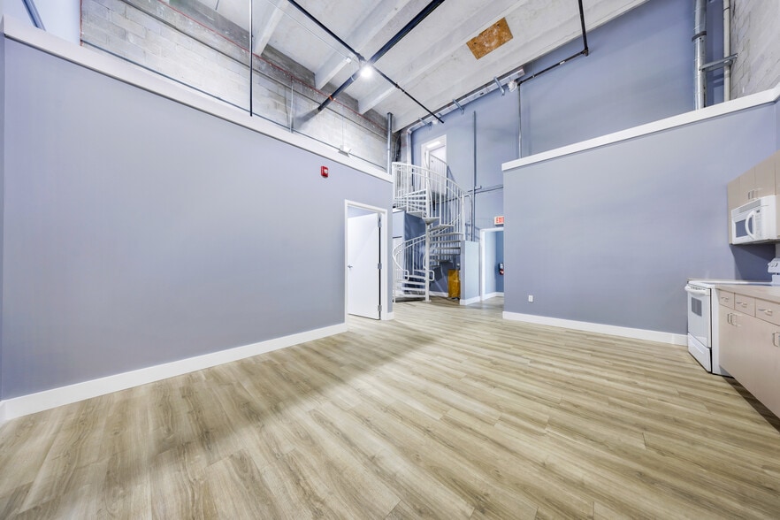 More Photos Of 11379-11399 NW 122nd St, Medley Warehouse For Sale