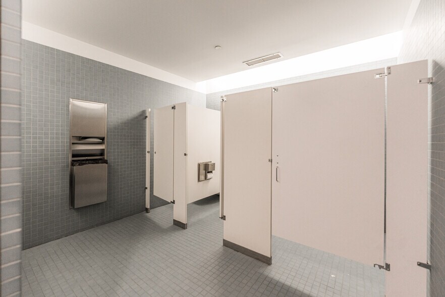 More Photos Of 290 Springfield Dr, Bloomingdale Medical For Lease