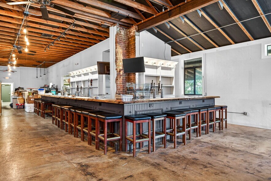 More Photos Of 32750 Pennsylvania Ave, San Antonio General Retail For Sale