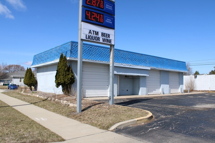 Primary Photo Of 463 Fond du Lac Ave, Fond Du Lac Auto Repair For Lease
