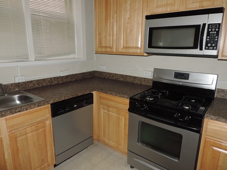 More Photos Of 940 Judson Ave, Evanston Apartments For Sale