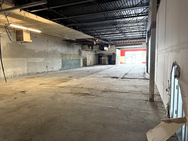 More Photos Of 11811 E 8 Mile Rd, Warren General Retail For Lease