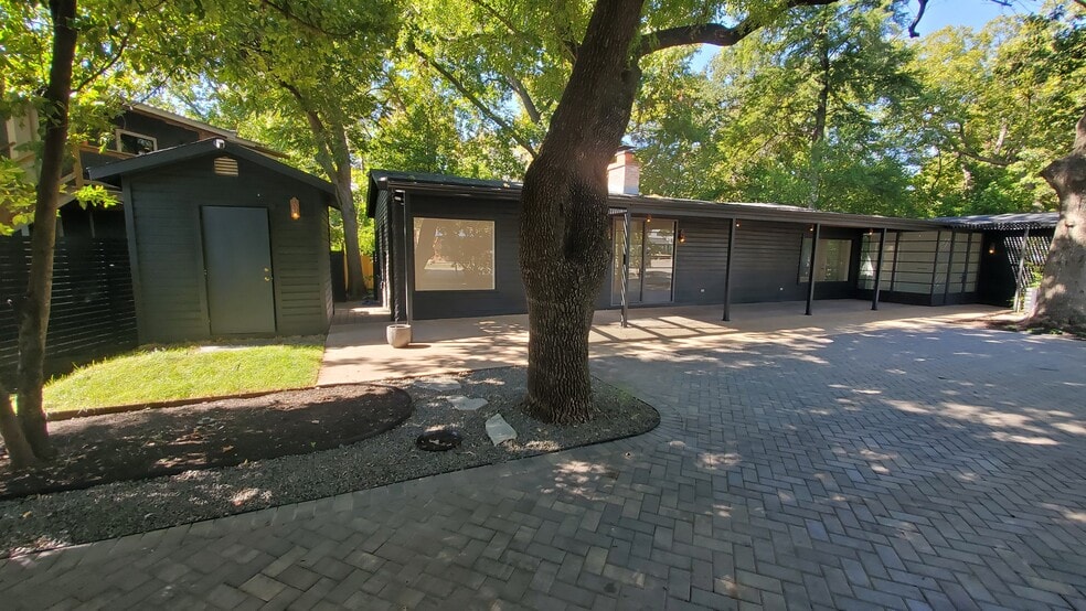 More Photos Of 1405 E 38th 1/2 St, Austin Office For Lease