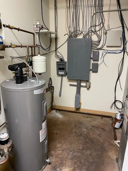 More Photos Of 5701 Parkville St, Columbus Freestanding For Lease