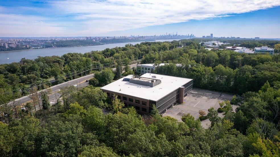More Photos Of 1000 Sylvan Ave, Englewood Cliffs Office For Sale