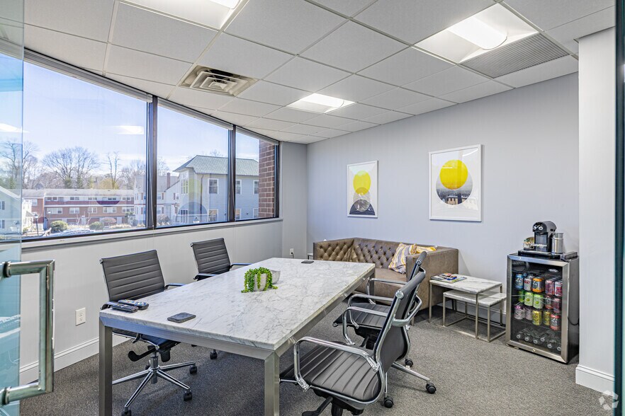 More Photos Of 427 Bedford Rd, Pleasantville Office Residential For Lease