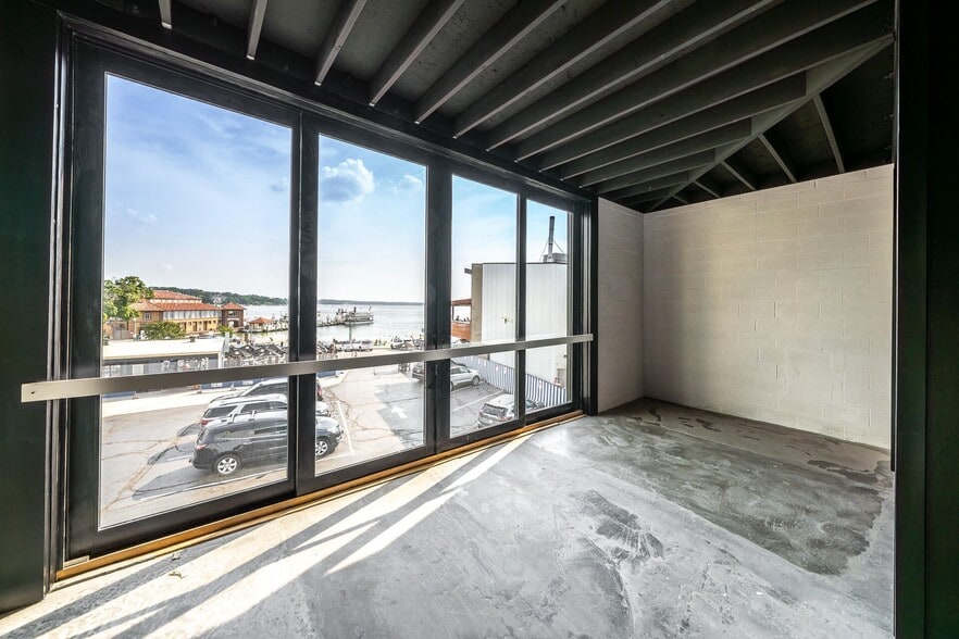 More Photos Of 846 Main St, Lake Geneva Storefront For Sale