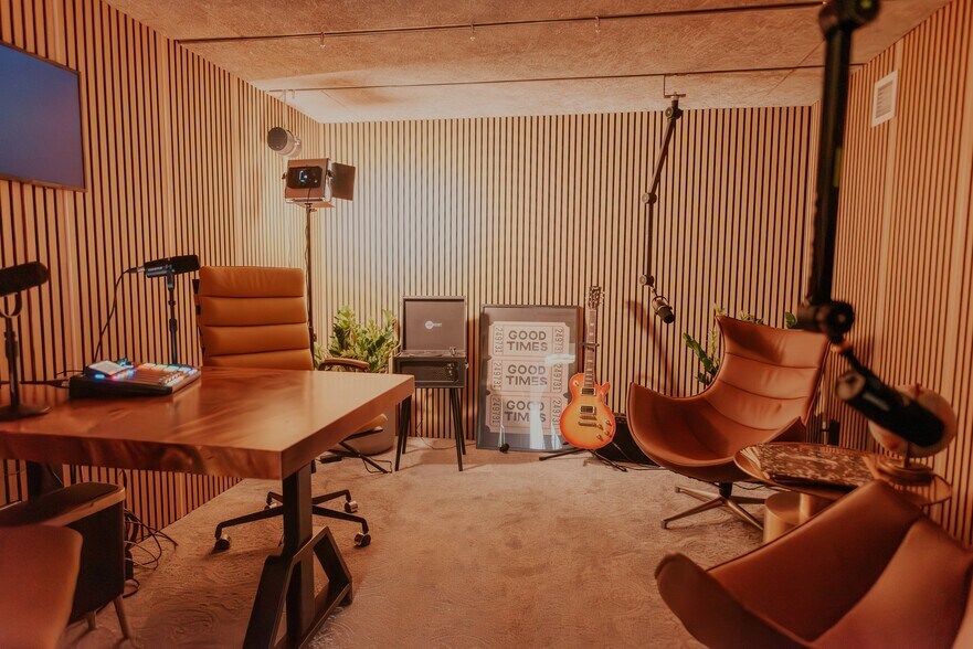 More Photos Of 14 Erb St W, Waterloo Coworking Space