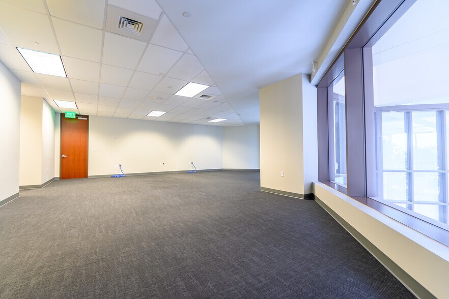 More Photos Of 112 E Pecan St, San Antonio Office For Lease