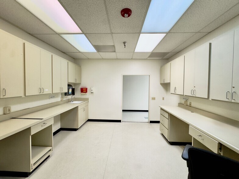 More Photos Of 887 E 2nd St, Pomona Medical For Lease