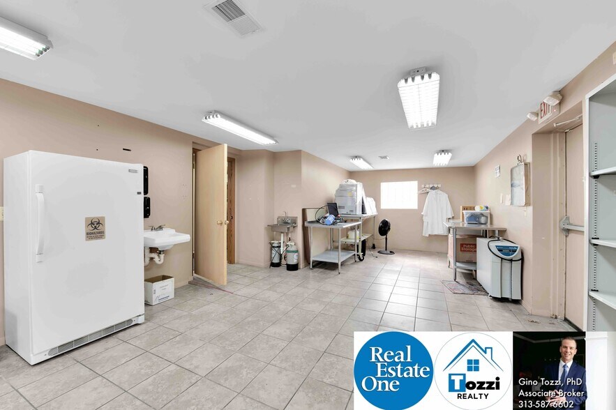 More Photos Of 27253 Van Dyke Ave, Warren Medical For Lease