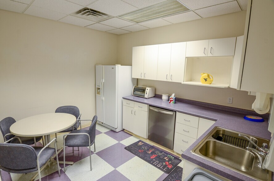 More Photos Of 1 & 13 Courtney Dr, Charleston Medical For Sale