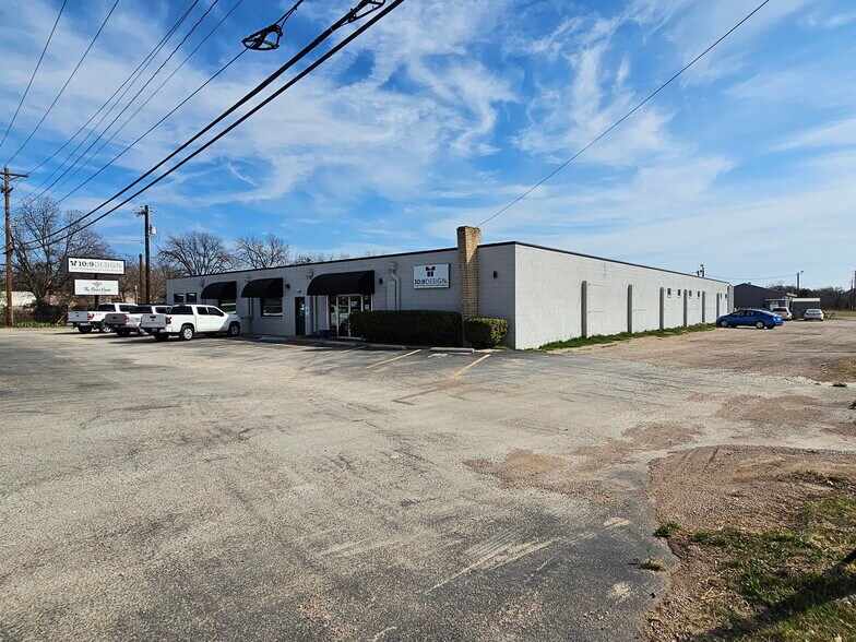 More Photos Of 301 East South 11th St, Abilene General Retail For Sale