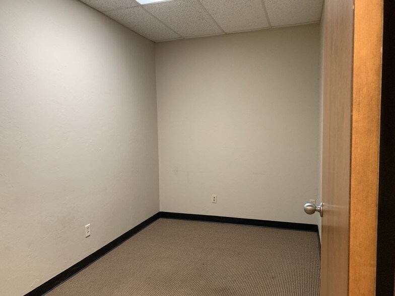 More Photos Of 7700 N Hudson Ave, Oklahoma City Light Manufacturing For Lease