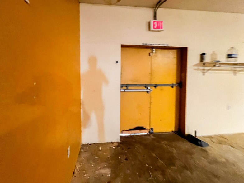 More Photos Of 1300 S Main St, Las Vegas Freestanding For Lease