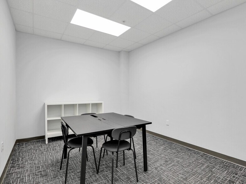 More Photos Of 8801 Business Park Dr, Fort Myers Warehouse For Lease