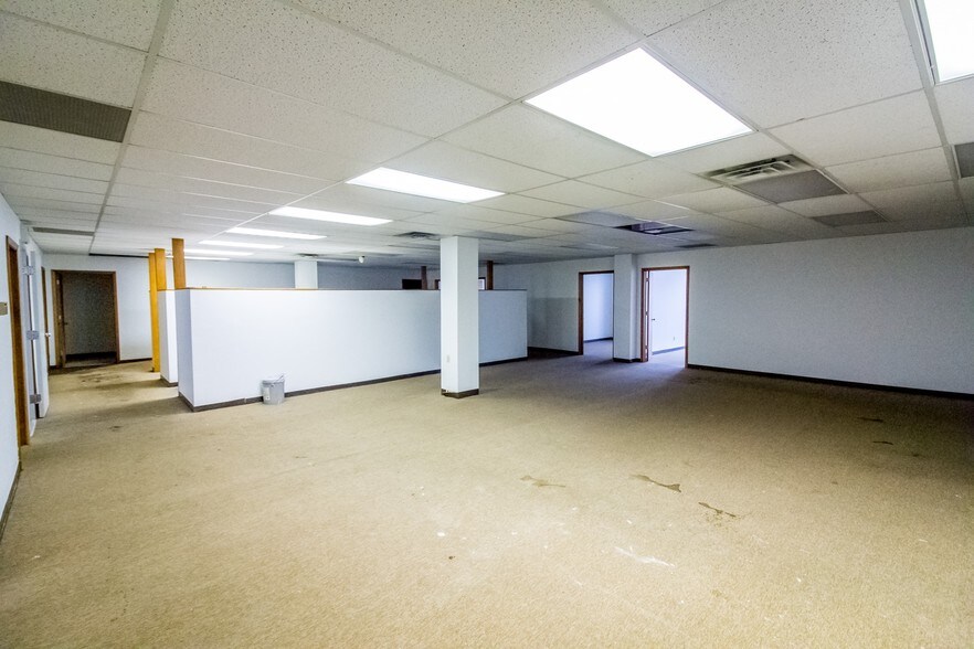 More Photos Of 3800-3812 Euclid Ave, Cleveland Light Manufacturing For Lease