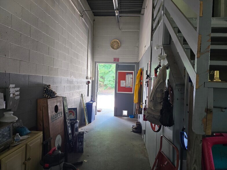 More Photos Of 11 Bunker Hill Rd, Andover Warehouse For Sale
