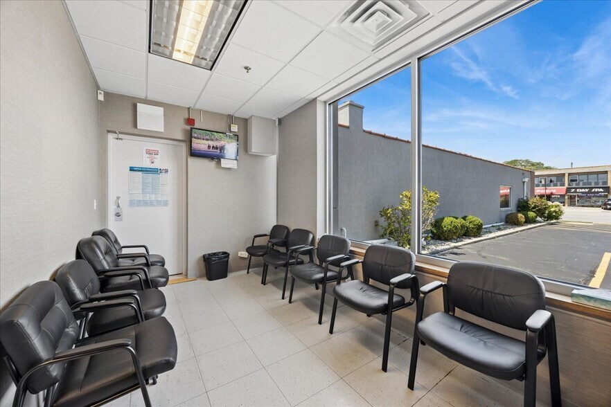 More Photos Of 10439 W Cermak Rd, Westchester Office For Sale