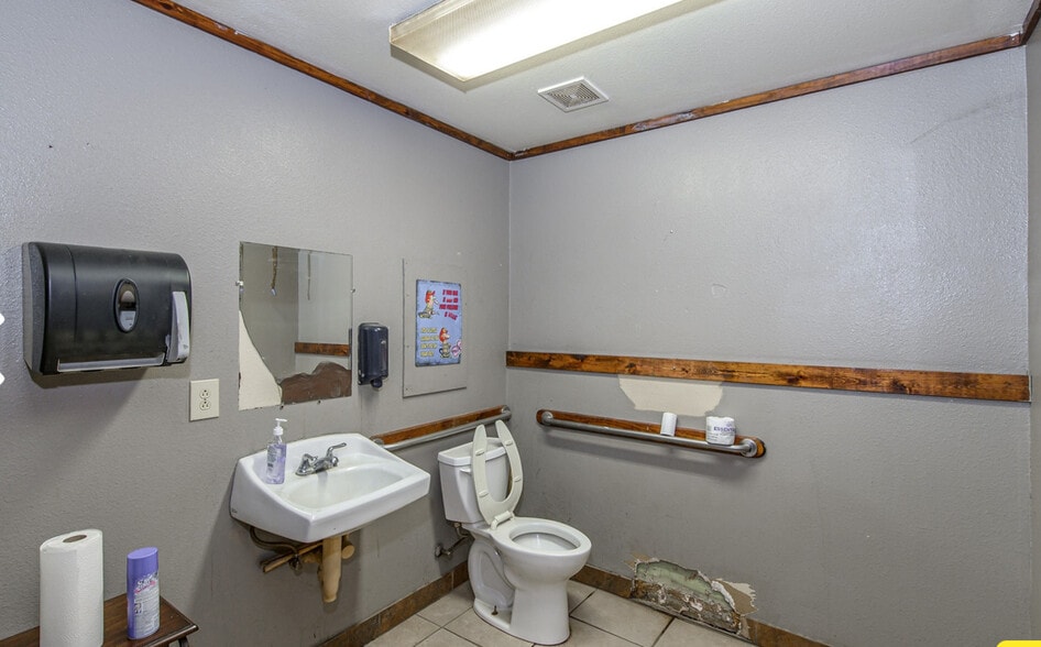 More Photos Of 104 Amber Ln, Springhill Specialty For Sale