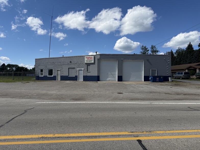 More Photos Of 201 E Grove St, Kawkawlin Flex For Lease