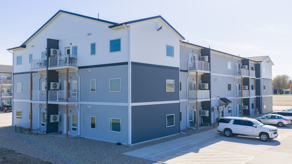 More Photos Of 120 & 124 W Hatting St, Luverne Apartments For Sale