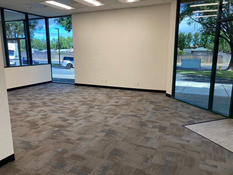 More Photos Of 700 Harvest Park Dr, Brentwood Warehouse For Lease