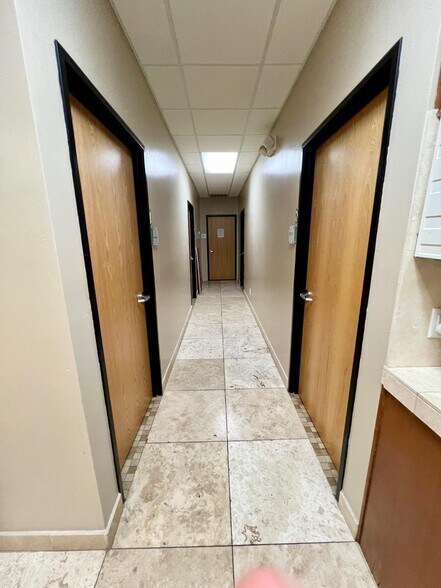 More Photos Of 7302 E Helm Dr, Scottsdale Flex For Sale