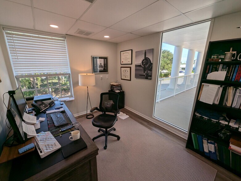 More Photos Of 3055 Cardinal Dr, Vero Beach Office For Lease