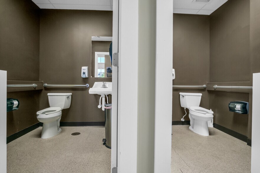 More Photos Of 5308 Parklane Pl, Kearney Office For Sale