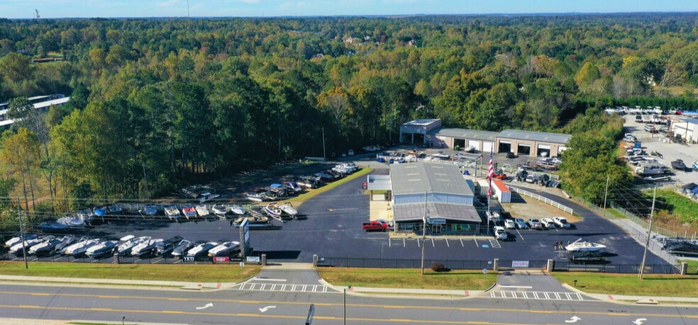 More Photos Of 6080 Lanier Islands Pky, Buford Service For Sale