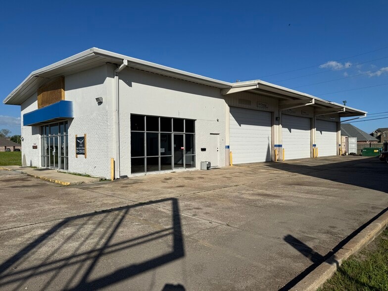 Primary Photo Of 3117 US-51, Laplace General Retail For Sale