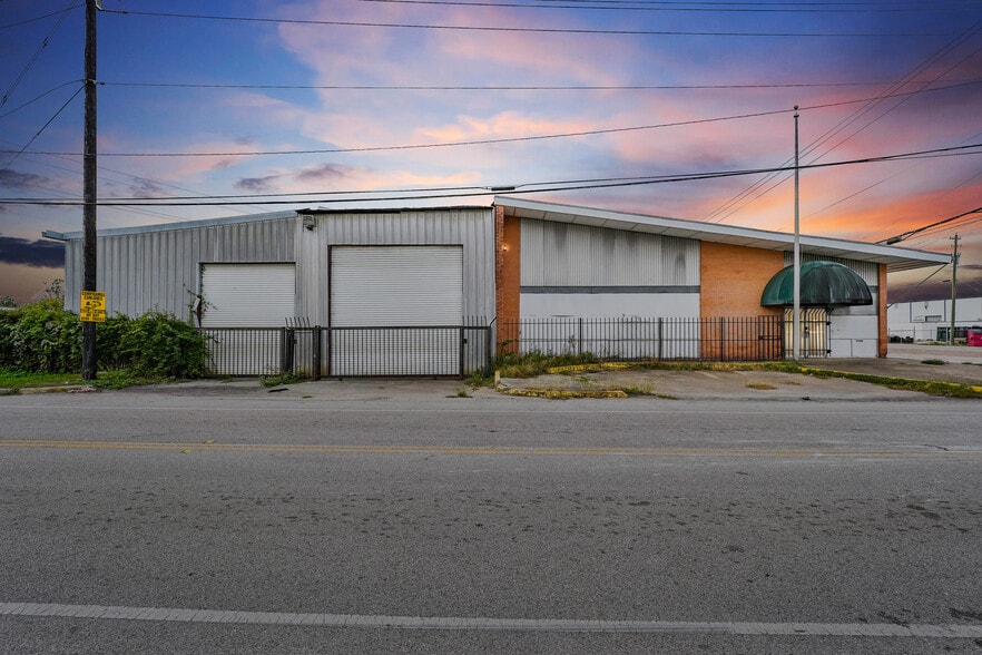 More Photos Of 16144 Market St, Channelview Manufacturing For Sale