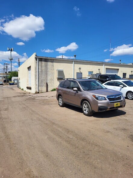 More Photos Of 1996 S Navajo St, Denver Warehouse For Lease