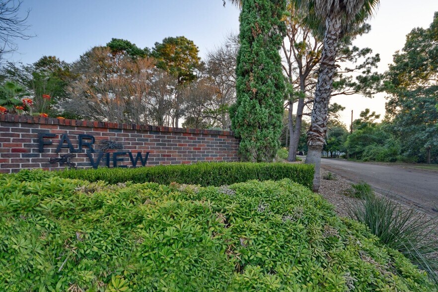 Primary Photo Of 1804 S Park St, Brenham Hospitality For Sale