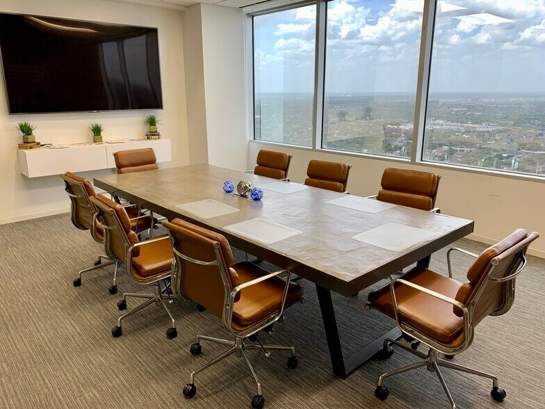 More Photos Of 3200 Southwest Fwy, Houston Office For Lease