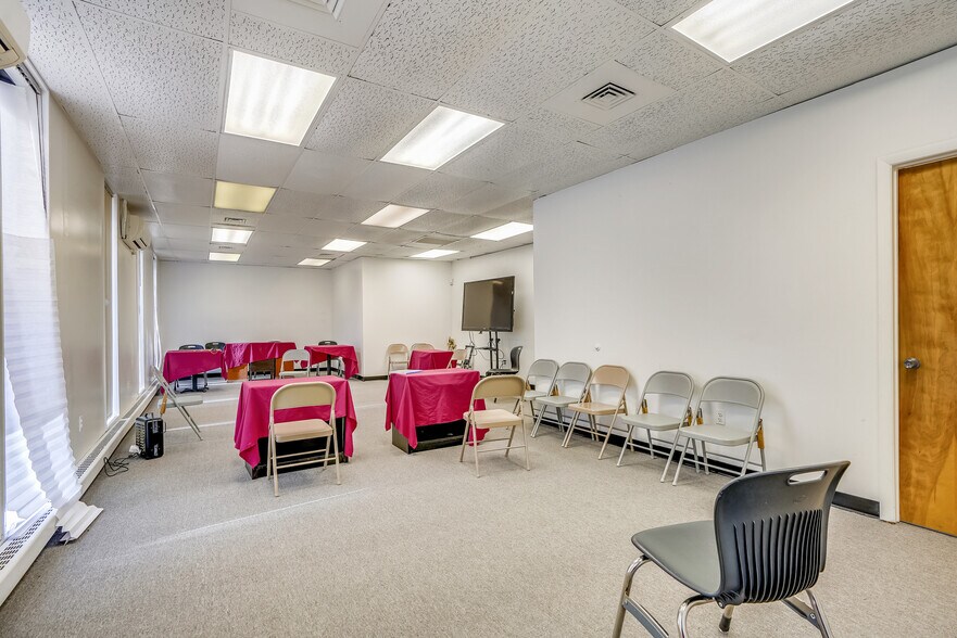 More Photos Of 6314 Windsor Mill Rd, Woodlawn Office For Sale