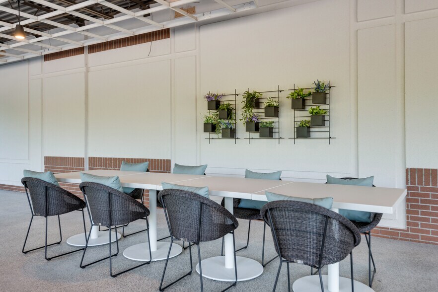 More Photos Of 455 Duke Dr, Franklin Office For Lease