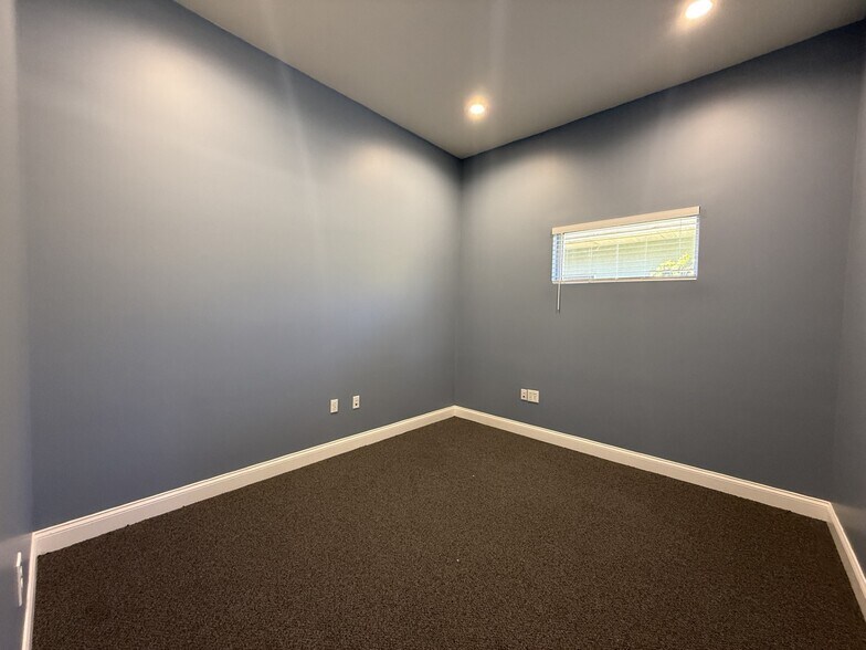 More Photos Of 90 Fox Ridge Ct, DeBary Office For Sale