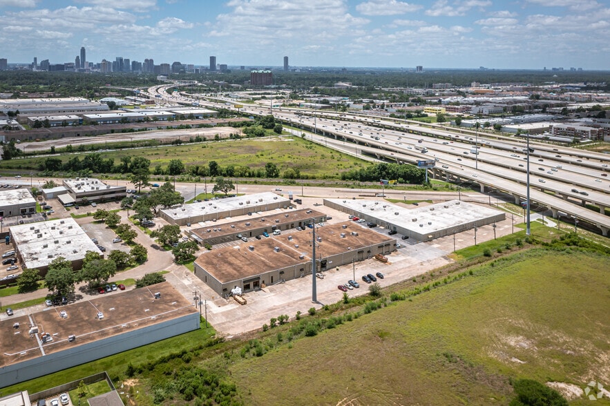 More Photos Of 9000 Hempstead Rd, Houston Unknown For Lease