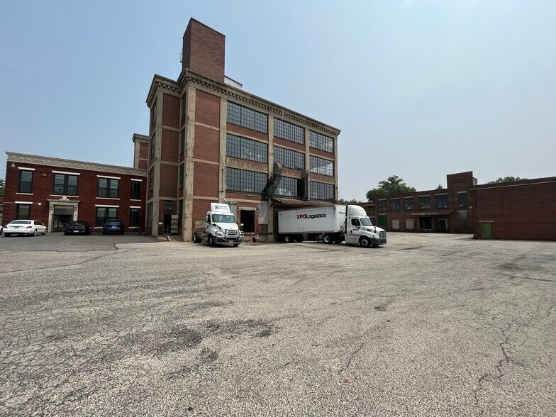 More Photos Of 651 E Wyoming Ave, Philadelphia Manufacturing For Sale