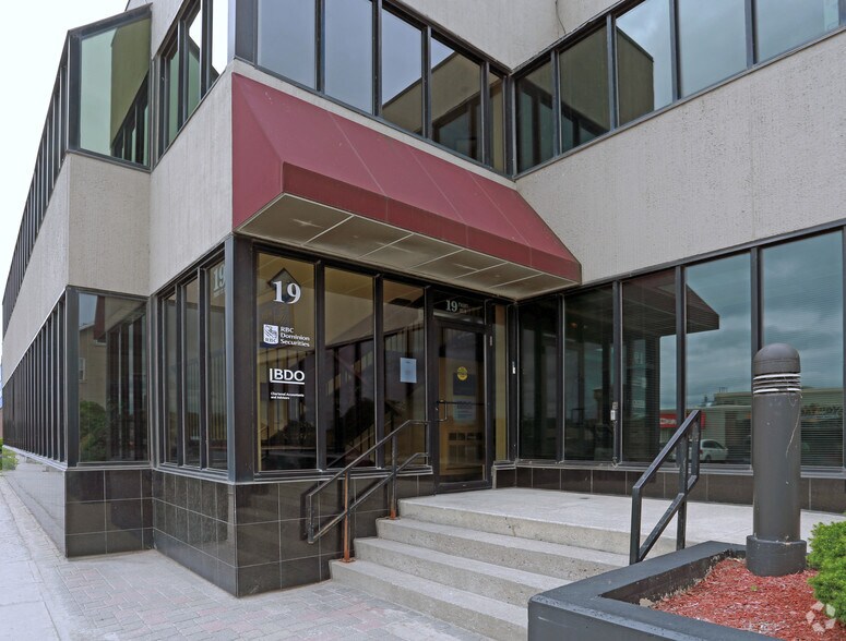 More Photos Of 19 Front St N, Orillia Office For Sale